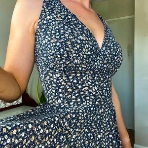 Gorgeous silhouette floral mini, babydoll style. Sm/med